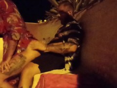 Sesso in spiaggia pubblica (con guardone) 15/16