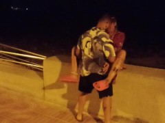 Sesso in spiaggia pubblica (con guardone) 5/16