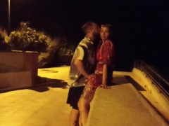 Sesso in spiaggia pubblica (con guardone) 7/16