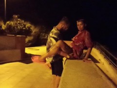 Sesso in spiaggia pubblica (con guardone) 8/16