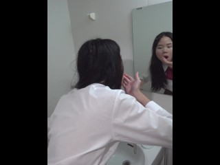 BTS - Japans Schoolmeisje in De Badkamer Wast Sperma Van Haar Gezicht - Echte Seks Met Baebi Hel