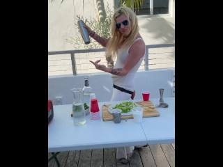 Jade Jameson Visitando Miami Nightclub Para Fazer Bebidas !!