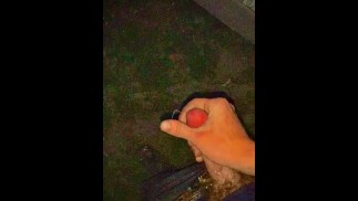 Публичная мастурбация на открытом воздухе в замедленном режиме