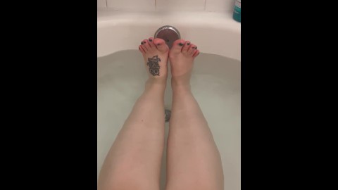 Toes in the tub