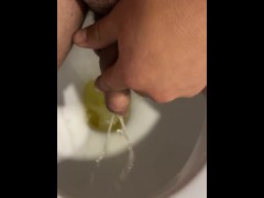 Мощный писс сидя - Screenshot 4 of 16 - Pee