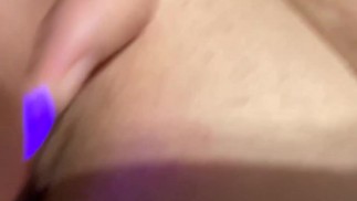 Роберта Скачет Играет Со Своим Клитором С Помощью Вибратора