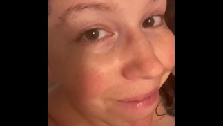 Роберта едет в душ Время два