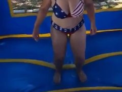 Titty bounce - Screenshot 11 of 16 - Milf