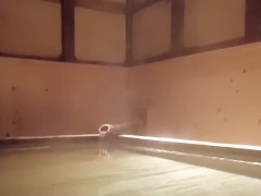 温泉旅館の広々貸切風呂でイチャイチャ入浴（※性交シーンはありません） - Screenshot 2 of 16 - 日本人