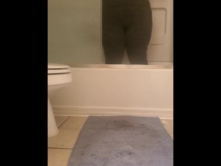 Vibrating My Clit While i Have to_Pee ( Super Wet!!!) Pissing and Cumming_All Over My_Gray Leggings