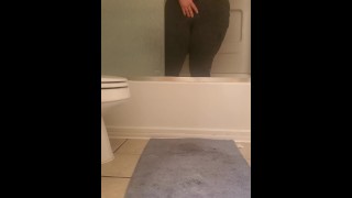 Vibrating my clit while i have to pee ( super wet!!!) pissing and cumming all over my gray leggings
