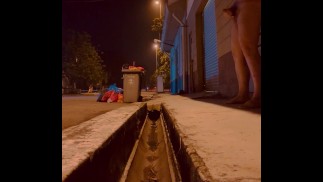 Чуб Чи на остановке для отдыха на шоссе