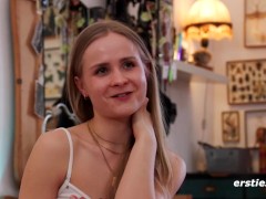 Ersties - Blondine Gini steht auf pikante Dinge