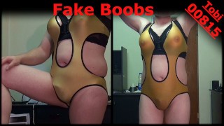 Fake Boobs E-Cup: maiô molhado sobre grandes mamas strapon. Crossdresser raspado Tobi00815 (050)