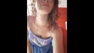 Ella sacude su culo Hot