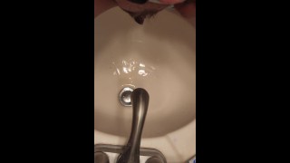Hot MILF sneaks and pisses in roommates sink! Watch from her POV & reflection