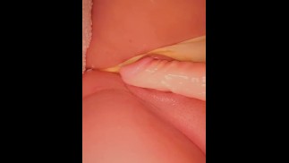 Просто милфа и ее фаллоимитатор 💦 Мокрая киска, мокрые трусики от первого лица 💦