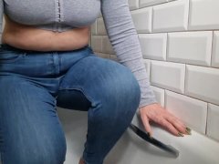 First ever piss desperation video. I try to hold it for as long as possible