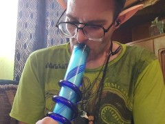 hell yeah another 420 friendly elf