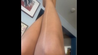 lange benen, gescheurde nylons