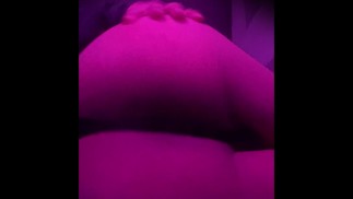 Фембой с большими играет со своей :3