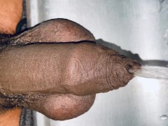 Pissing - Screenshot 5 of 16 - Pee