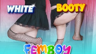 Collants en résille sexy sur mes jambes blanches lisses et mes premiers talons hauts me font paraître Beautiful et Hot