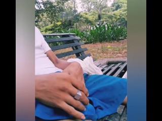 Jugando Con La Polla De un Chico Super Hot🔥🍆en El Parque.