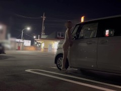 「野外３P」若い男性に野外露出中に見つかり触られ生挿入され最後は口内射精🥰そのまま彼氏と2人に連続でイカされガクガクにされた巨乳熟女💋彼氏の精子も顔に大量顔射され2人分の精子を💕　日本人/無修正 - Screenshot 2 of 16 - Cum
