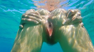 Swimming Naked In The Ocean With Open Pussy Masturbation