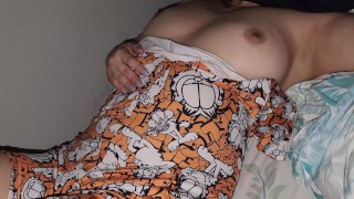 Eu encontro minha colega de quarto em um pijama sexy