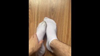 chaussettes blanches et mes pieds pour les meilleurs amateurs