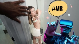 PORNO VIRTUALE - Scopare la tua sexy compagna di stanza PAWG Lucky Anne in VR