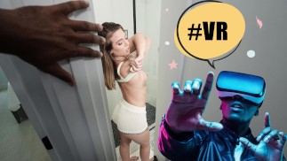 VIRTUAL PORN - 在 VR 中操你的性感 PAWG 室友 Lucky Anne
