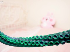 AB088 夜勤寂寞小护士-触手入侵 - Screenshot 2 of 16 - Masturbate