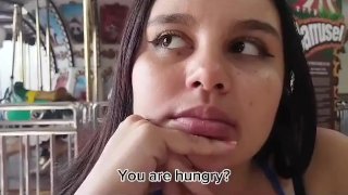 Esther Krijgt Honger En Vraagt ​​Wat Van Mijn Melk