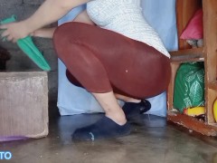 I Fold My Clothes While Peeing My Leggings