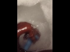 Bathtub fun - Screenshot 8 of 16 - Girl Masturbating