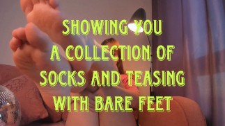 Pretty woman wears socks of different colors. Shows his heels