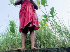Sri lankan hot girl bathing