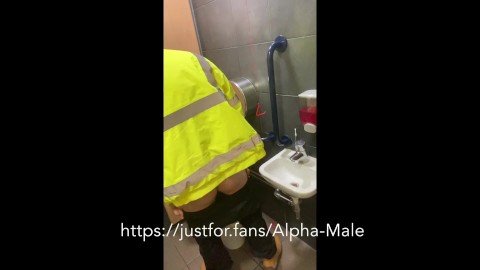 The Best Straight Guy Pissing