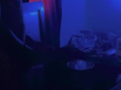 Hippie BBC solo - Screenshot 13 of 16 - Striptease