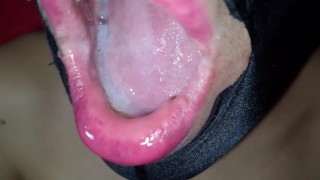 Chica comiendo semen - Sonido de golp - Sarah Castillo