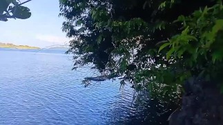 Un homme qui a été poignardé à mort au bord de la mer - La mort 😅 presque