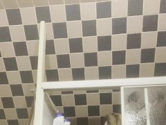 This is how you clean a shower
