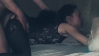 Маленькая подружка в нижнем белье трахается сзади