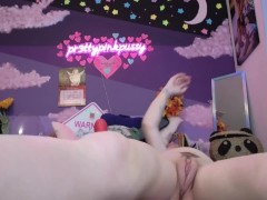 Cumming and squirting all over before eating pot pie