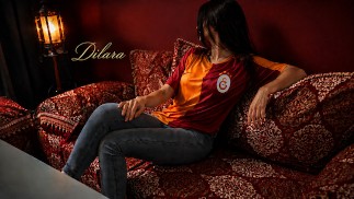 Sie liebt ihren türkischen fußball verein und reitet dildo