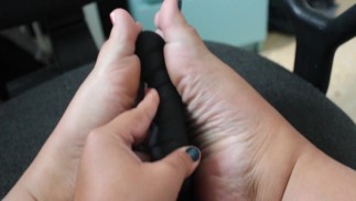 Feet massaged by Mistresstryss