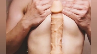 お風呂でパイズリ練習(´・ω・｀) 微乳のパイズリは好きですか？？(^o^)